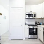 240-5 New Prime Location Studio W&D In Unit